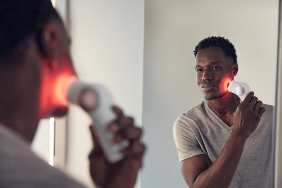 Therabody TheraFace PRO - Gezichtsmassage - Multifunctionele Therapie - Massage Apparaat met LED Lichttherapie