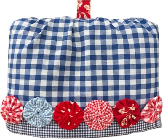 Theemuts met blauw-wit geblokt patroon, versierd met rode en blauwe rozetten.