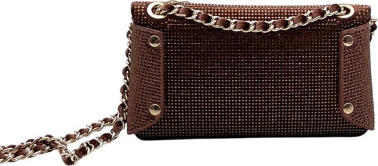 Bruine clutch versierd met glinsterende steentjes en een gouden kettingband.