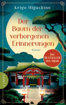 Boek "Der Baum der verborgenen Erinnerungen" met Japanse tempel onder een grote maan.