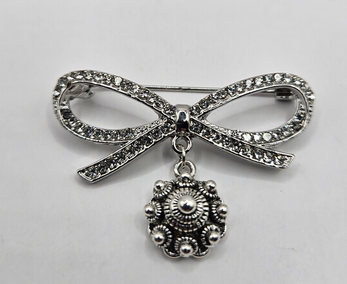 Frutsels by Es - broche - strikje strass - Zeeuws knopje