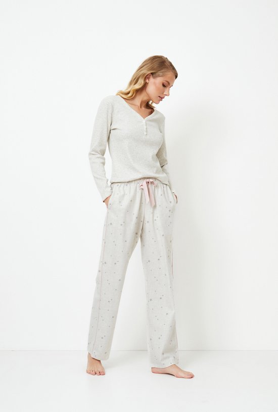 Dames pyjamaset Doreen-T-shirt met lange mouwen-lange broek met sterrenmotief-lichtgrijs-maat S