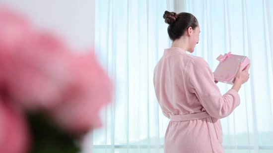 Body & Earth - Rose Beauty - Verwenpakket Rozengeur - Verjaardag Cadeau Vrouw - Wellness bath - Geschenkset vrouwen, moeder, mama, vriendin, oma, geliefde - Giftset - Cadeau Set Volwassenen - Cadeautje voor haar