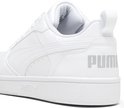 Witte sneaker met Puma logo op de hiel en zijkant.