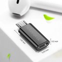Zwarte Xtabarya adapter met USB-C poort en Micro USB stekker. Afmetingen 1.02x0.43x0.2 inch.