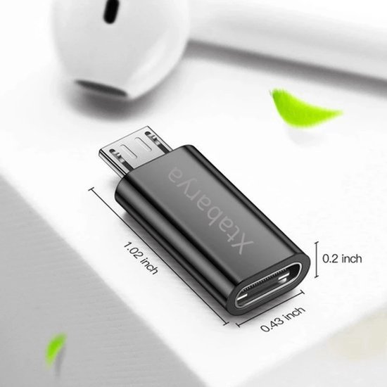 Zwarte Xtabarya adapter met USB-C poort en Micro USB stekker. Afmetingen 1.02x0.43x0.2 inch.