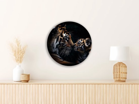 Saammp Muurcirkel Hout - Tijger welp met familie - Natuur - Dieren - Ø 30 - Wandcirkel - Wanddecoratie Cirkel - muurdecoratie Woonkamer - Slaapkamer decoratie - Rond Schilderij