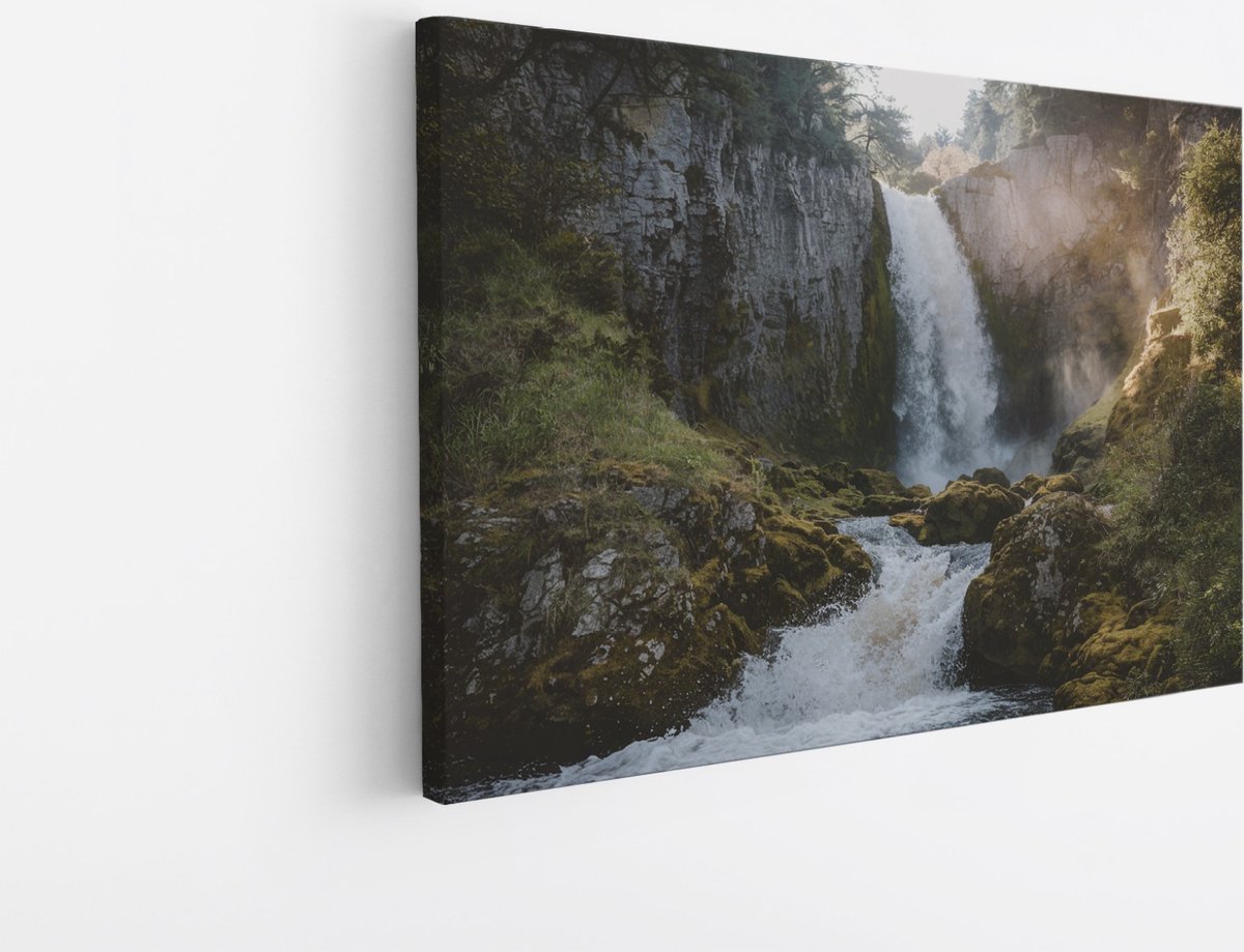 Saammp Canvas Schilderij - Waterval tussen de rotsen - Bos - Landschap - Natuur - 90x60 - Foto op canvas - Wanddecoratie - Muurdecoratie Woonkamer - Slaapkamer decoratie - Canvas Print Multicolor