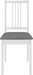 Chaise de salle à manger blanche avec une assise en tissu gris et un dossier à trois barreaux verticaux.