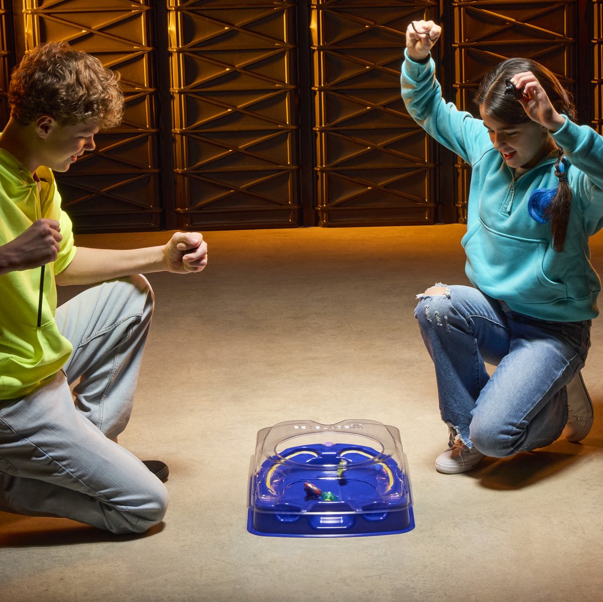 Beyblade X Drop Attack Battle-set met Beystadium - 2 rechtsdraaiende speeltollen en 2 launchers — afbeelding 12
