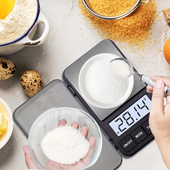 Balance numérique avec du sucre, affichage 28,14g.