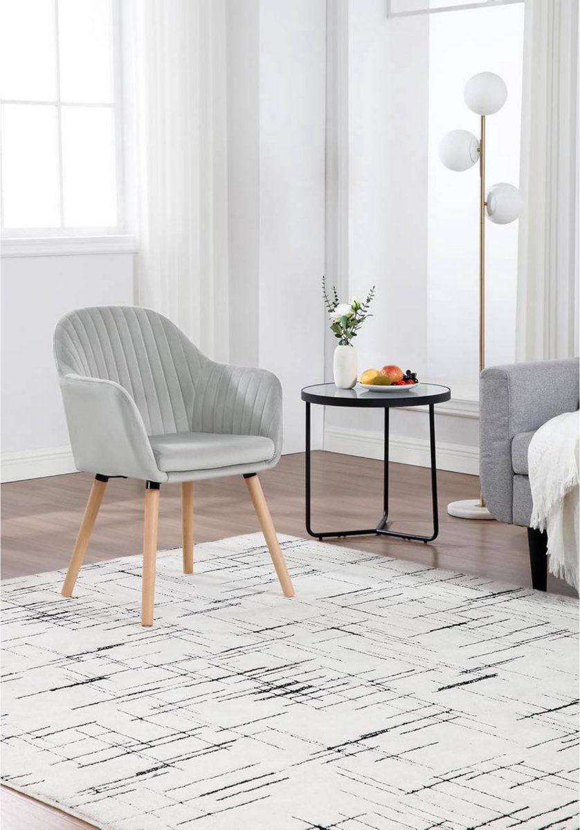 In And Outdoormatch Set van 2 Eetkamerstoelen - Fluweel Gestoffeerd met Armleuningen - Ergonomisch Design - Stabiel Houten Frame - Voor Eetkamer, Keuken of Woonkamer - Lichtgrijs - 50x42x81 cm
