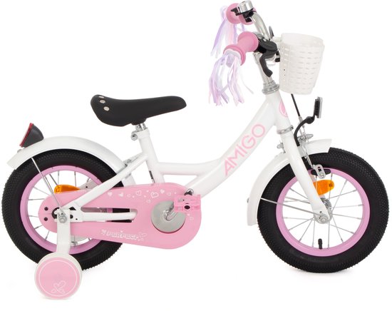 Vélo enfant blanc avec détails roses, y compris les jantes et le carter de chaîne. Avec roulettes, panier et rubans.