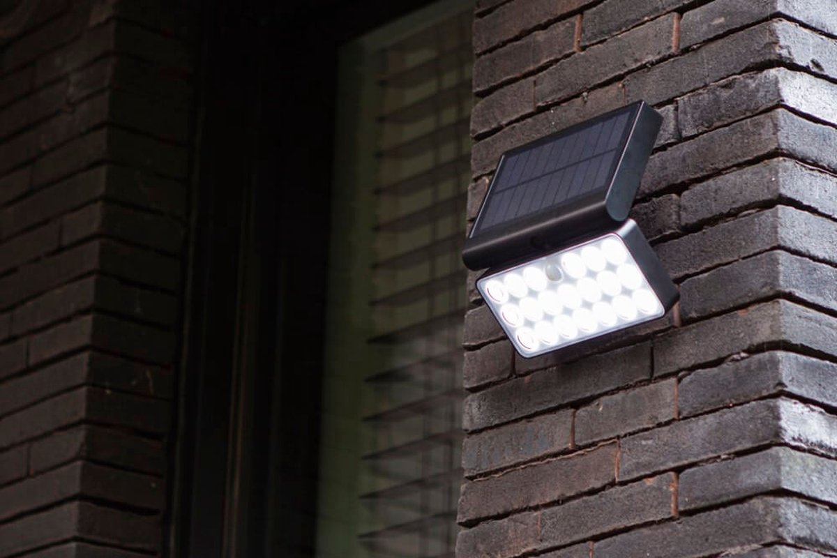 Lutec Connect Tuda - Slimme LED wandlamp met solar en sensor - Zwart