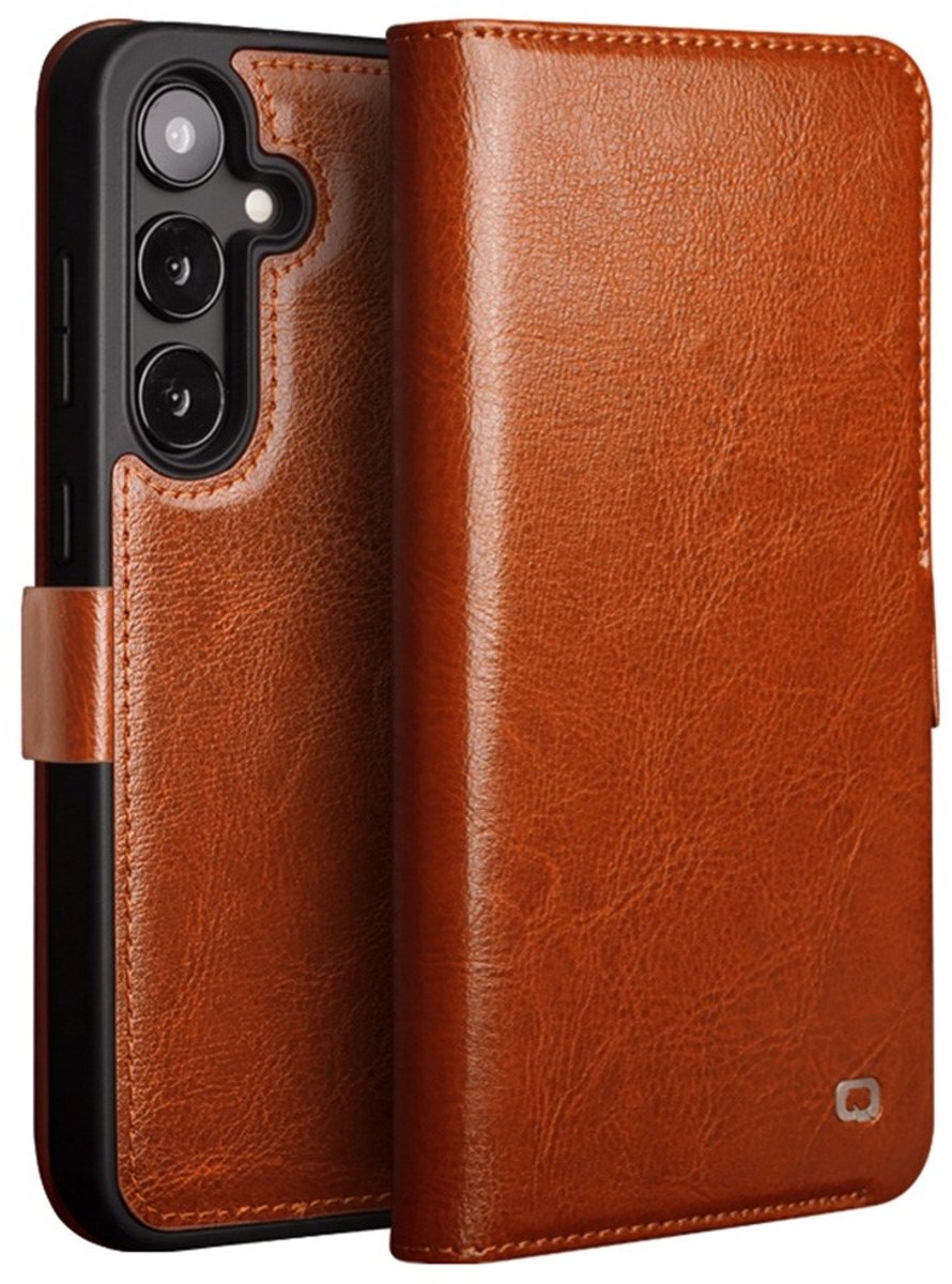 Qialino Geschikt voor Samsung Galaxy S25 hoesje - Leren bookcase - Cognac