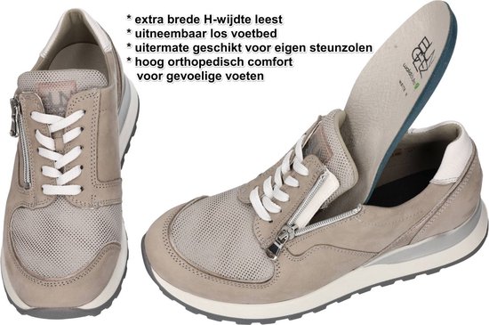 Twee grijze sneakers met rits en witte veters. Eén met uitneembare inlegzool. Tekst over extra brede leest en comfort.