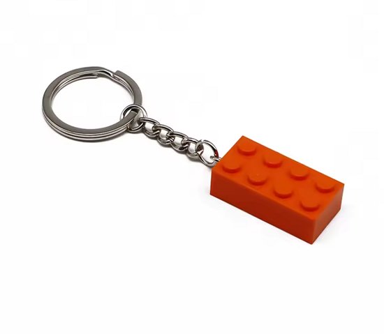 Oranje sleutelhanger met één bouwblokje met 6 nopjes.