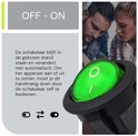 Groene wipschakelaar met OFF-ON markering, bediend door persoon.