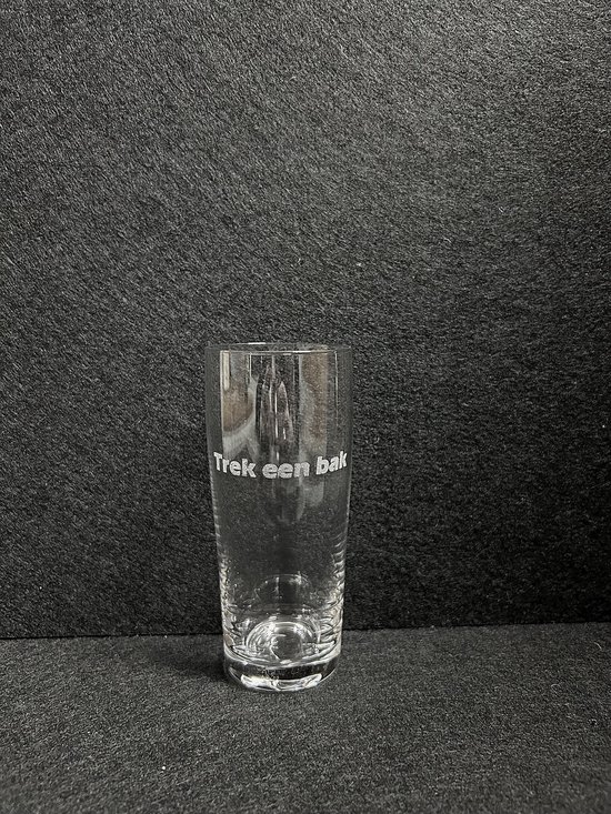 Drie Grappige Het Glimlachen Van De Bierglas En Mok Karakters Die Pret Hebben 92642006