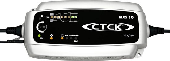 Zilverkleurige CTEK MXS 10 acculader, 12V/10A, met zwart bedieningspaneel en indicatoren voor laadfases.