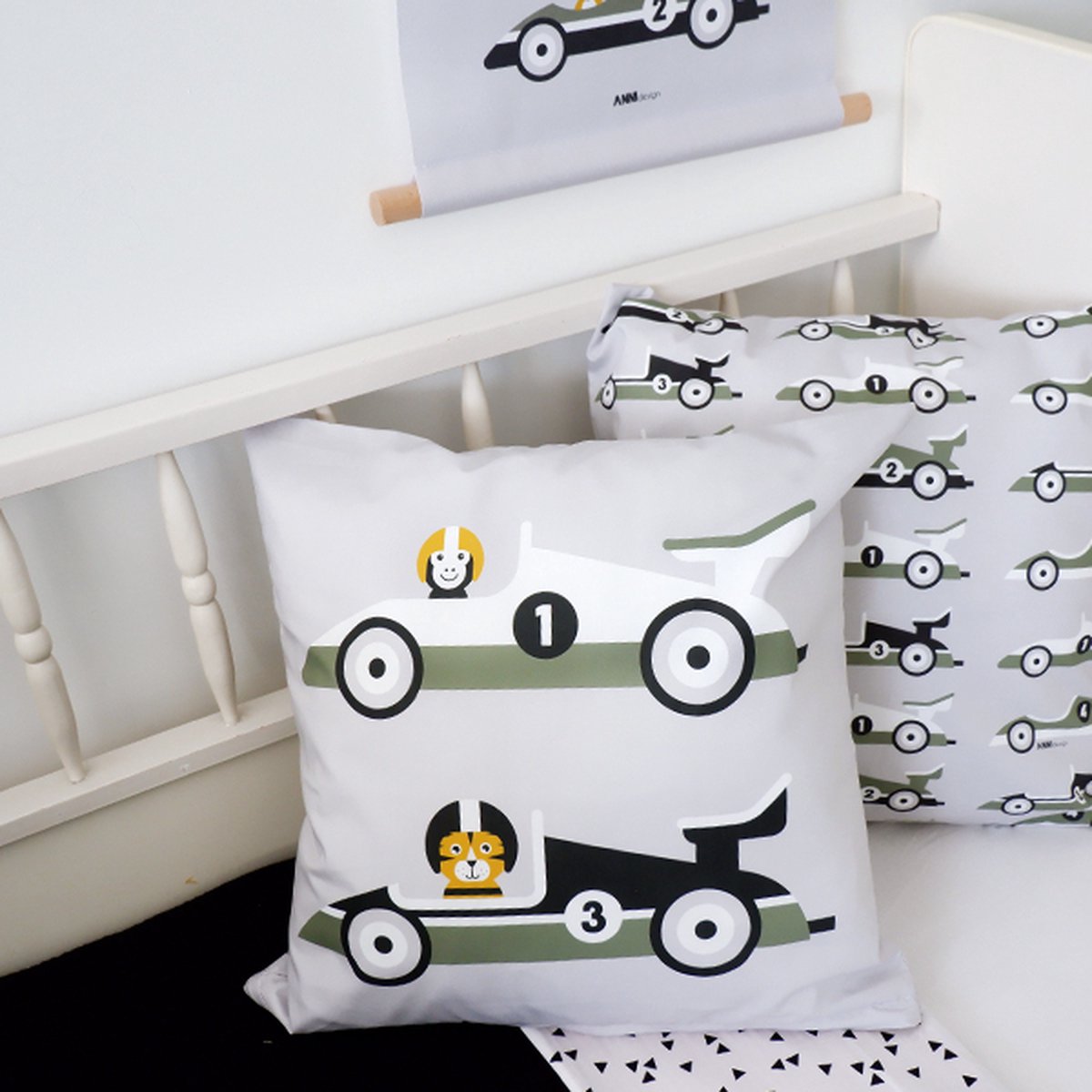 Sierkussen Raceauto grijs 40x40 tweezijdig met rits inclusief vulling voor kinderkamer