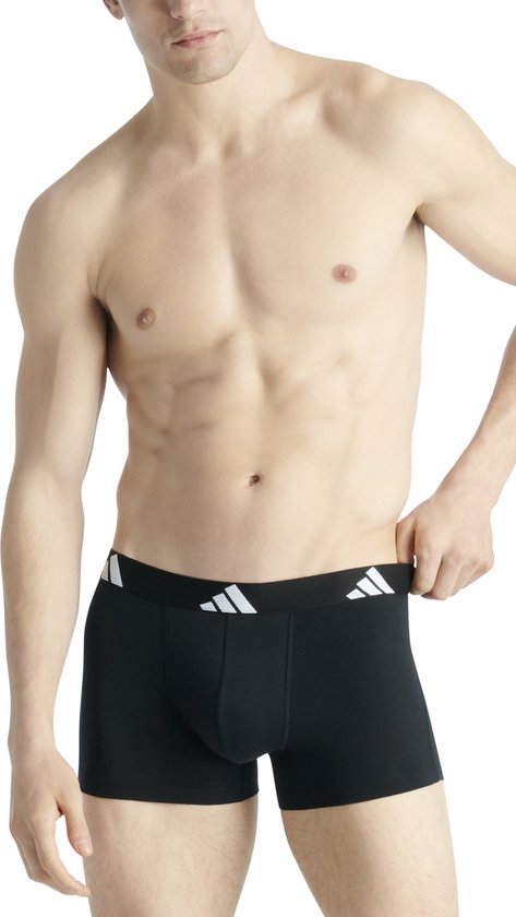 Zwarte boxer met een brede zwarte band met drie witte Adidas-strepen.
