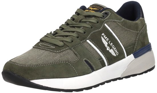 Groene PME Legend sneaker met veters, witte strepen op de zijkant en witte zool.