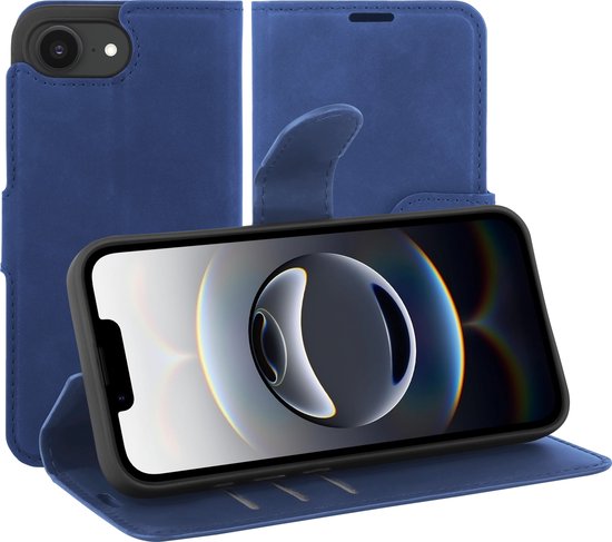 Blauw telefoonhoesje opengeklapt, met een telefoon erin die op de standaardfunctie is gezet.