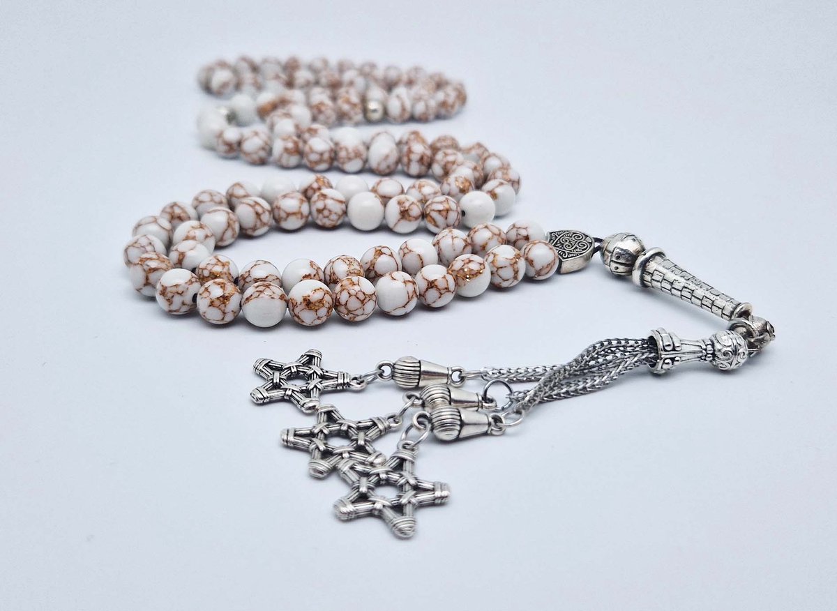 Handgemaakte tesbih "Tasbih" natuursteen "Wit howliet gesponnen goud" - Aantal kralen 99 - Diameter kralen 8MM - met metaal tassel "Grote sterren" - Een mooi cadeau-idee