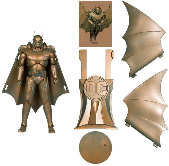 Gouden Batman-actiefiguur met accessoires: vleugels, display en kaart.