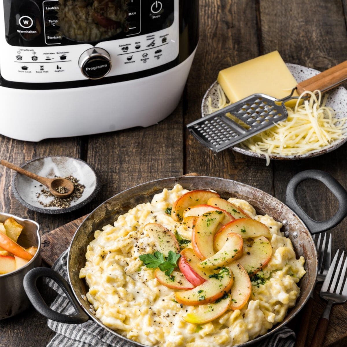 Afbeelding 2 van Rommelsbacher multifunctionele snelkookpan Mein Hans MD 1000 – 14 programma’s – Snelkoken, Rijstkoken, Sauteren, Stomen, Slowcooking, Sous-vide, Bakken en braden, Frituren – 6 liter