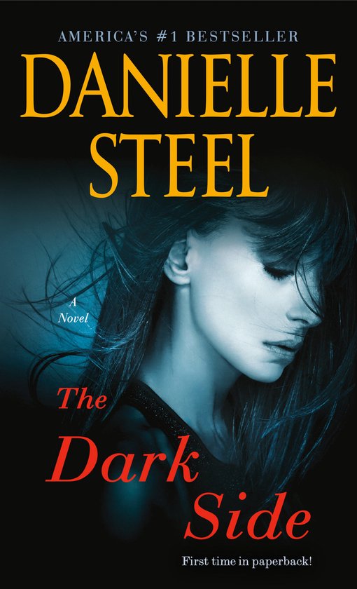 Boek "The Dark Side" van Danielle Steel. Amerika's #1 bestseller, eerste keer in paperback. Donkere, wazige achtergrond met gezicht van een vrouw.