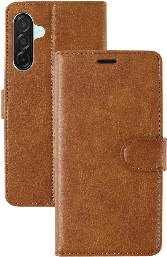 Portefeuille marron en cuir de type bookcase avec fermeture à bouton-pression, vue sur la coque du téléphone et l'appareil photo.