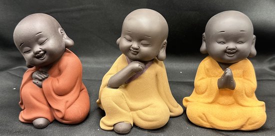 Figurines "assises" de Bouddha - multicolores - lot de 3 pièces - 9 cm de haut x 9 x 8,5 cm - céramique - figurines décoratives - accessoires pour la maison