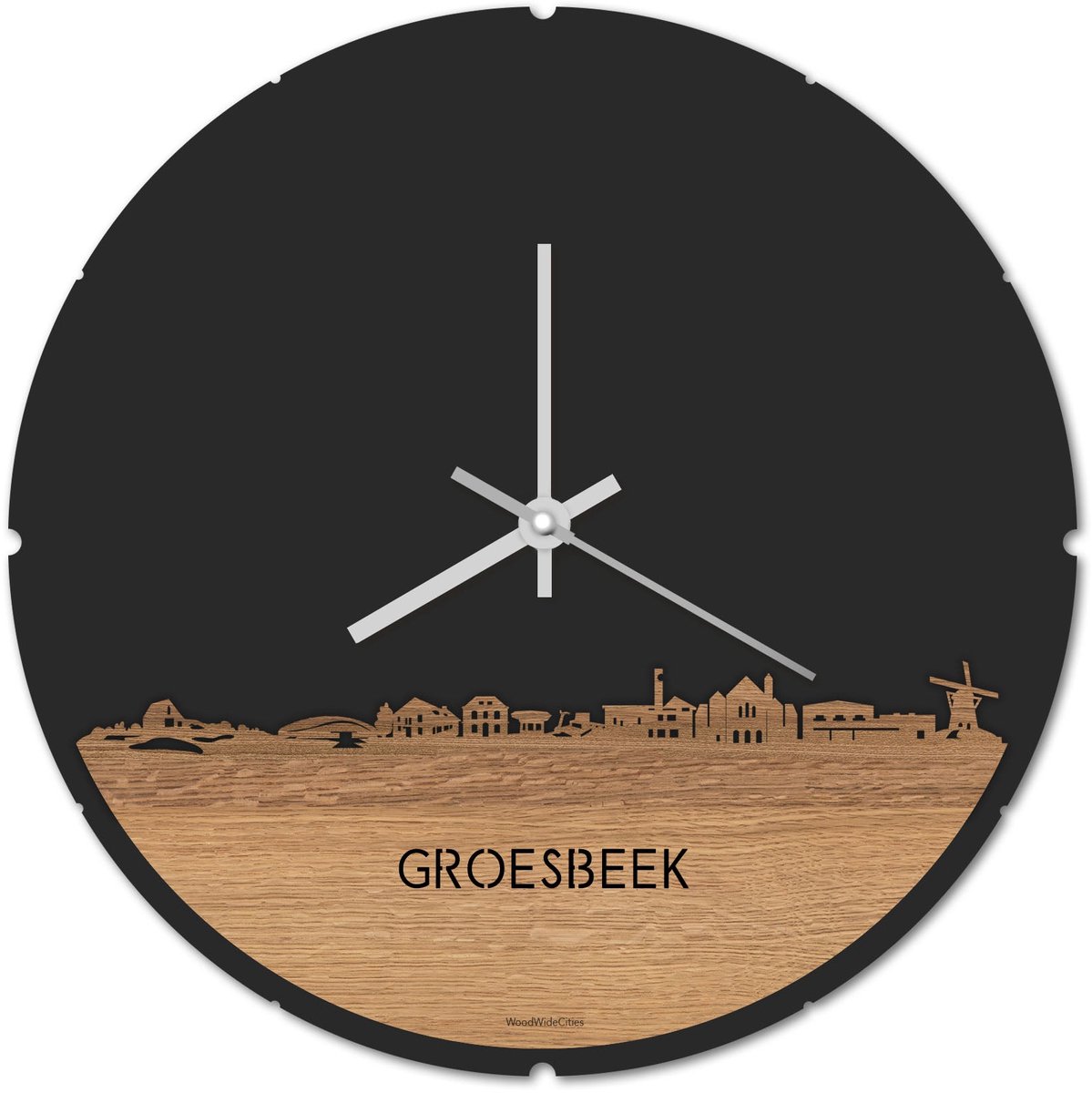 Skyline Klok Rond Groesbeek Eikenhout - Ø 44 cm - Stil uurwerk - Wanddecoratie - Meer steden beschikbaar - Woonkamer idee - Woondecoratie - City Art - Steden kunst - Cadeau voor hem - Cadeau voor haar - Jubileum - Trouwerij - Housewarming -