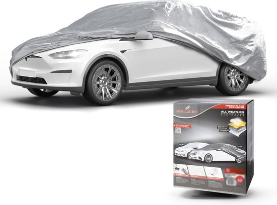 Witte auto met een zilverkleurige autohoes, met de verpakking ernaast.