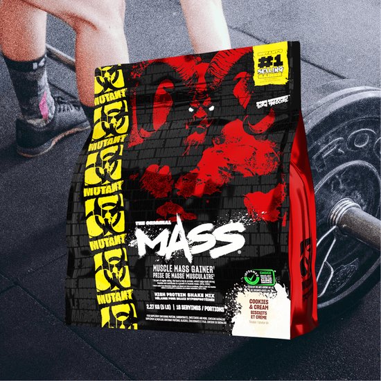 Zwarte zak met rode en gele grafische elementen, met de nadruk op een demonische ramkop. "Mutant" en "The Original MASS" logo's zijn zichtbaar. Staat naast een barbell en op de achtergrond zijn benen te zien.