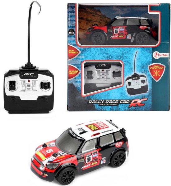 Zwarte en rode RC rallyauto met "Free Ride" logo's en nummer 5, met afstandsbediening.