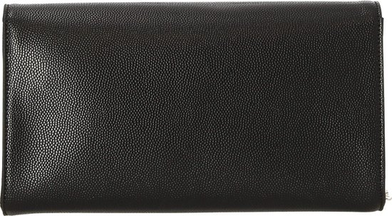 Achterkant van een zwarte clutch met een getextureerd oppervlak.