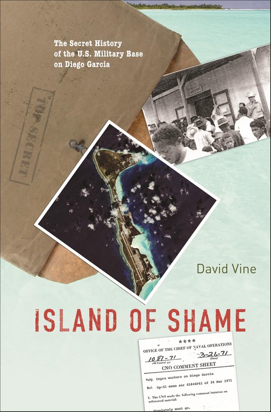 Boekcover met de titel 'Island of Shame'. Een top secret envelop ligt op een oude foto van een gebouw met "ACCOUNT" erboven. De titel is deels bedekt door een satellietfoto van Diego Garcia.