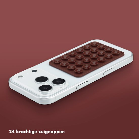 Bruine zuignap pad met 24 rondjes op de witte achterkant van een smartphone. "24 krachtige zuignappen".
