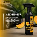 Hand spuit meloengeur Autofresh. Zwarte fles met geel etiket. Een halve meloen is zichtbaar op de achtergrond.