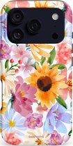 iPhone hoesje met aquarel bloemenprint in roze, oranje, geel en blauw. Zonnebloemen, margrieten en klaprozen zichtbaar.