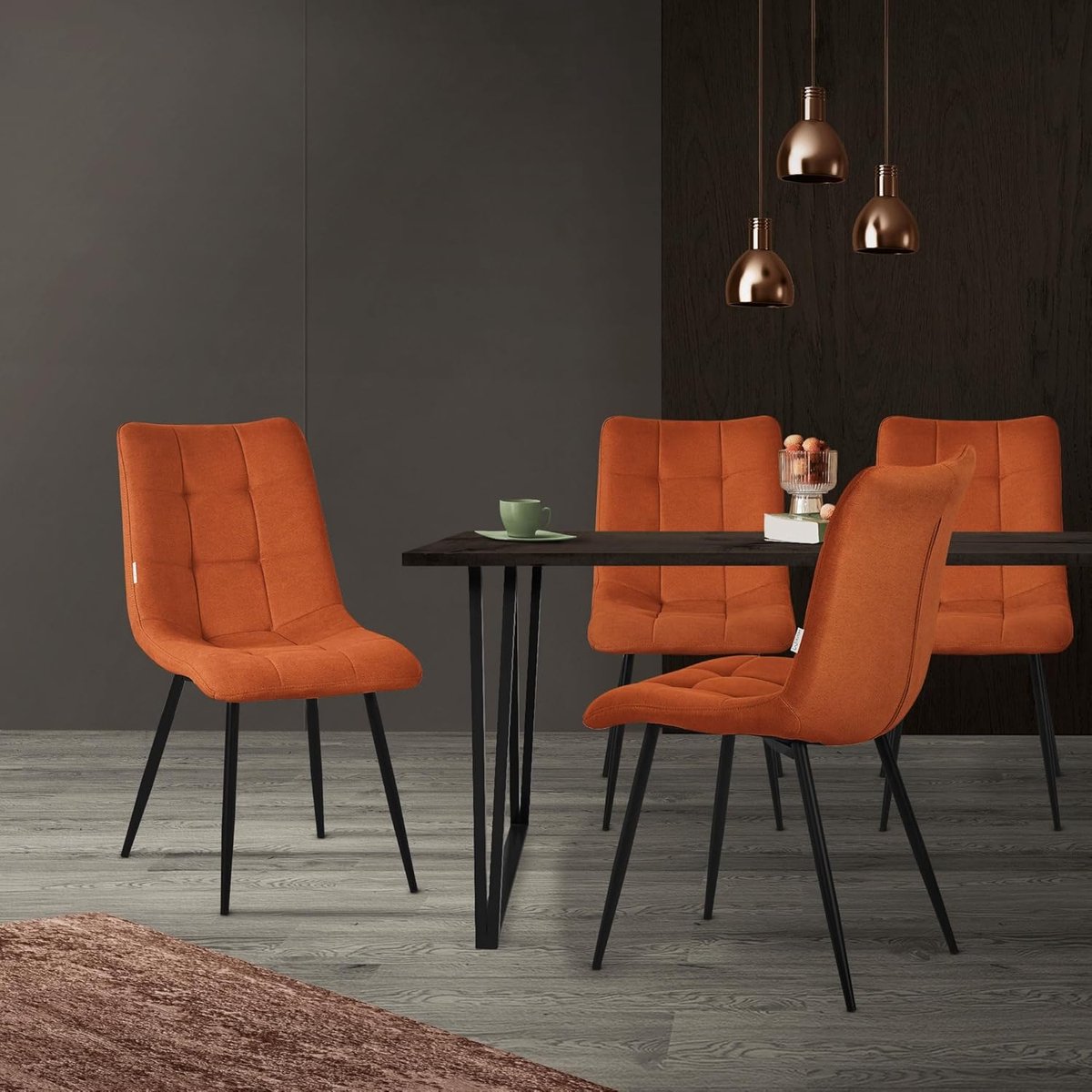 Luxe Eetkamerstoelen Set van 6 Oranje – Gestoffeerde Stoelen met Comfortabele Rugleuning & Zwarte Metalen Poten, Moderne Design Stoelen voor Eetkamer, Woonkamer, Keuken of Kantoor – Novihome