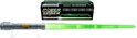 Un Power Saber gris avec une lame vert clair extensible, exposé sur un support.