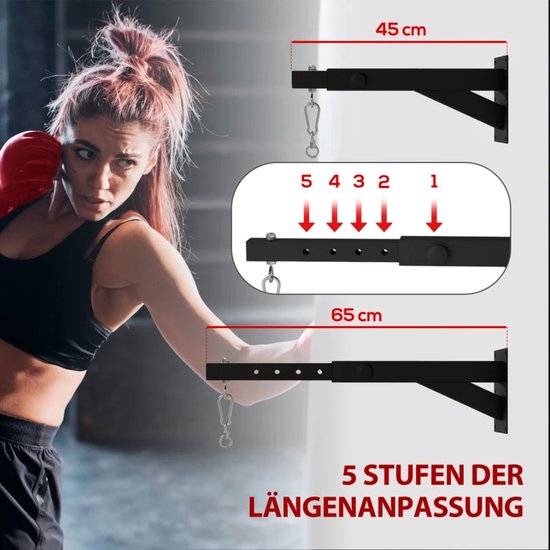 Vrouw in sportkleding bokst terwijl een verstelbare zwarte muurbeugel, 45-65 cm, zichtbaar is.
