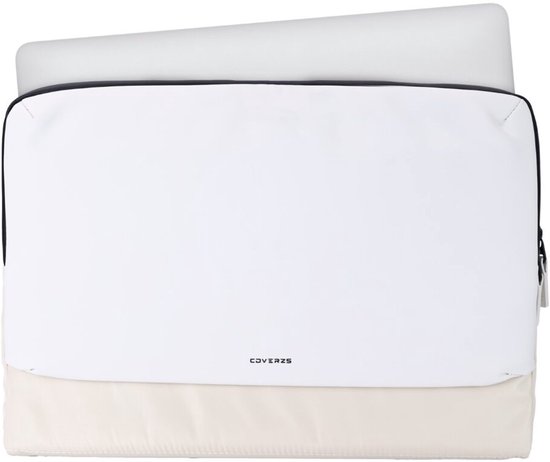 Witte en beige laptophoes, horizontaal geplaatst, met logo.