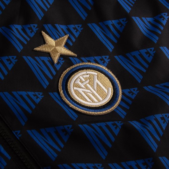 Gedetailleerde opdruk van het Inter Milan logo met gouden ster.