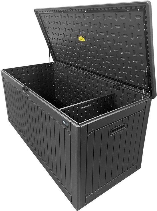 Open zwarte kunststof tuinopbergbox met ribbelpatroon en interieur met scheidingswand.