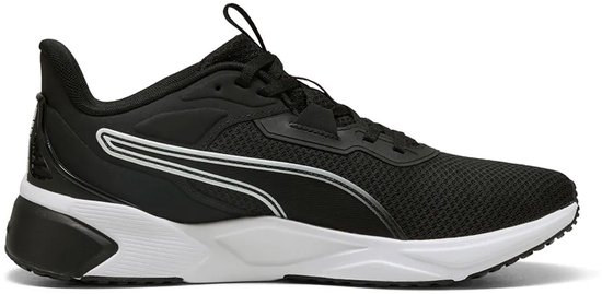 Zwarte Puma sneaker met witte zool en zilverkleurige accenten op de zijkant.